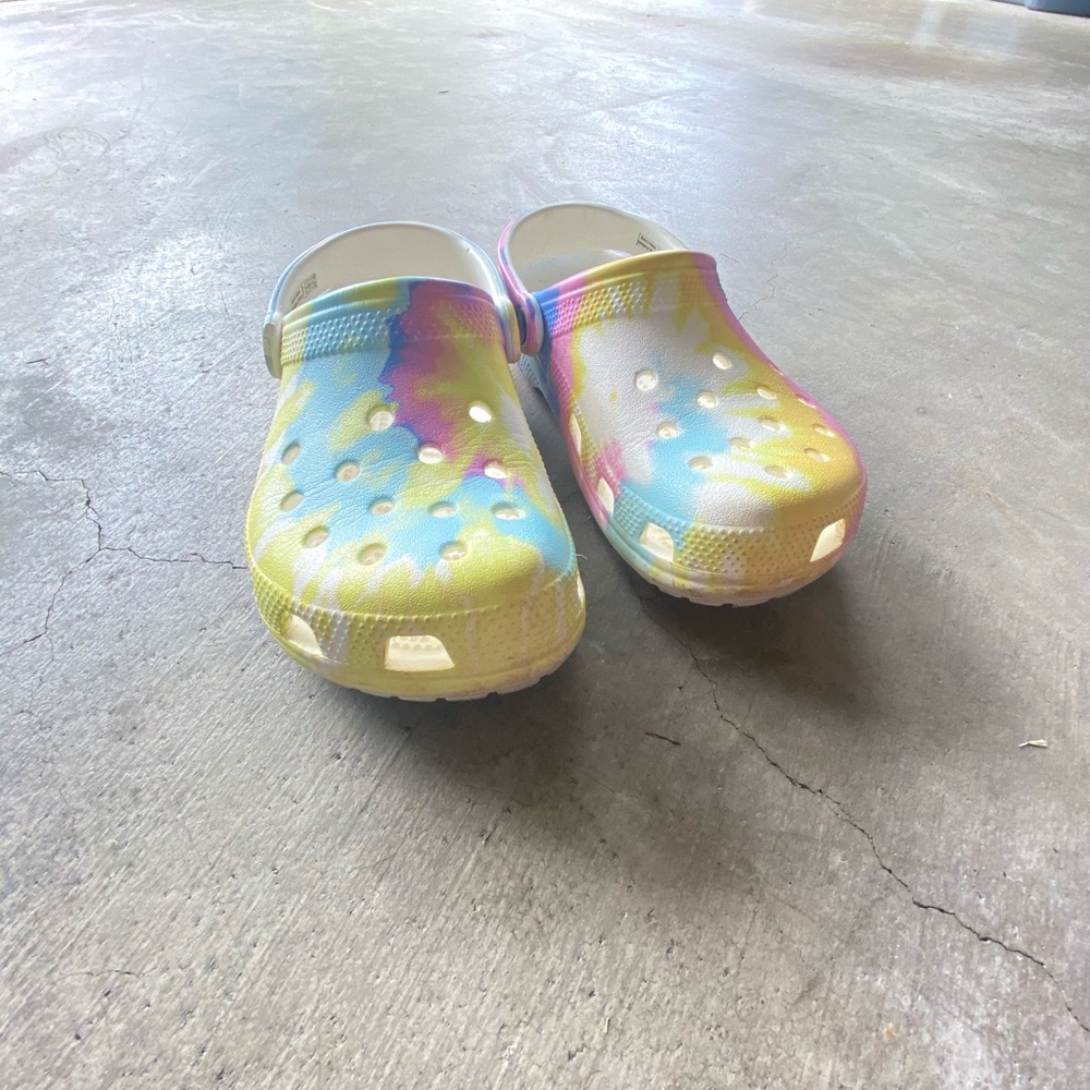Classic Tie Dye Clogs - Women Crocs